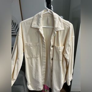 Corduroy shirt jacket from Aritzia. Runs big for an XS. Cream white color.
